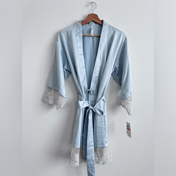 BNWT Flora Nikrooz Rosa Charmeuse Kimono Robe - Picture 8 of 8